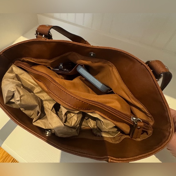 Relic Shoulder Bag - Picture 11 of 15